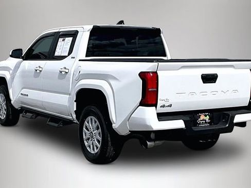 Used 2025 Toyota Tacoma SR5 image 4