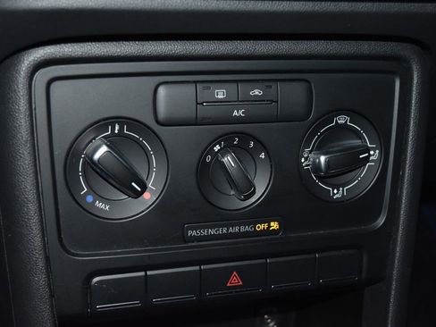 Used 2014 Volkswagen Beetle 2.5 image 11