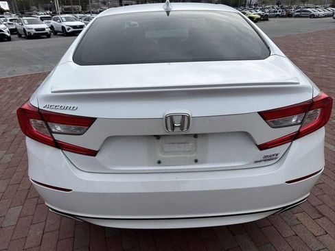 Used 2018 Honda Accord Sport image 9