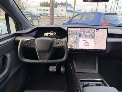 Used 2022 Tesla Model X image 25