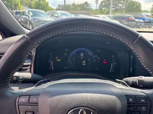 Used 2025 Toyota Camry SE FWD image 24