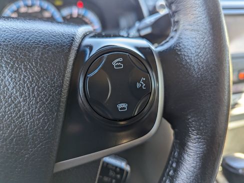 Used 2013 Toyota Camry XLE image 16