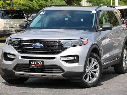 Certified 2021 Ford Explorer XLT w/ Equipment Group 202A AWD/4WD image 18