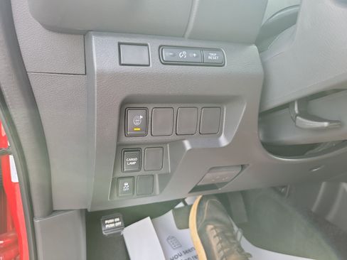 Used 2025 Nissan Frontier SV image 30