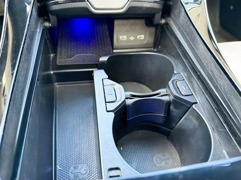 Used 2025 Mercedes-Benz C 300 4MATIC Sedan image 32