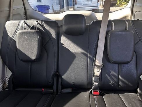 Used 2021 Chrysler Pacifica Touring-L FWD image 21