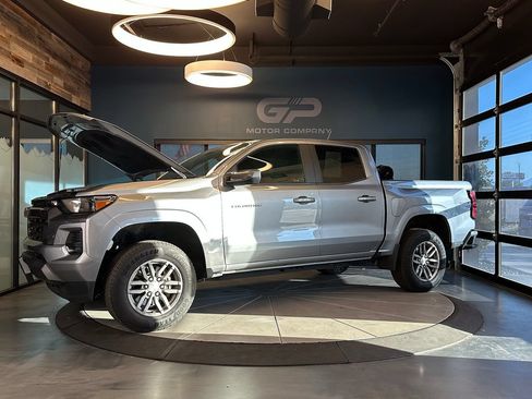 Used 2024 Chevrolet Colorado LT w/ LT Convenience Package II AWD/4WD image 24