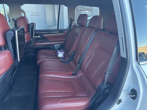 Used 2017 Lexus LX 570 4WD image 17