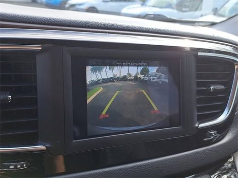 Used 2020 Chrysler Voyager L image 28