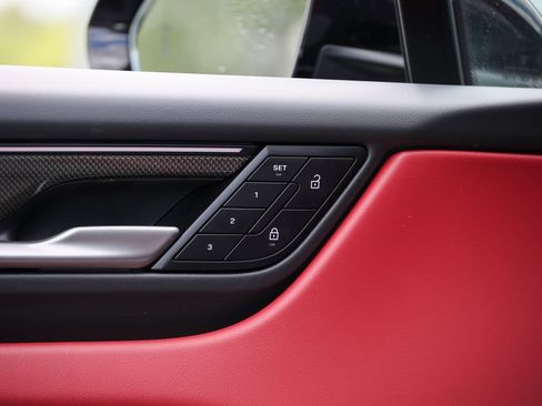 Certified 2025 Porsche Macan 4S Electric AWD/4WD image 8