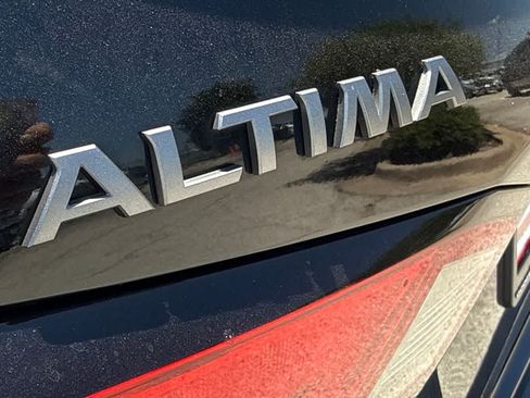 Used 2023 Nissan Altima 2.5 SR w/ SR Premium Package FWD image 9