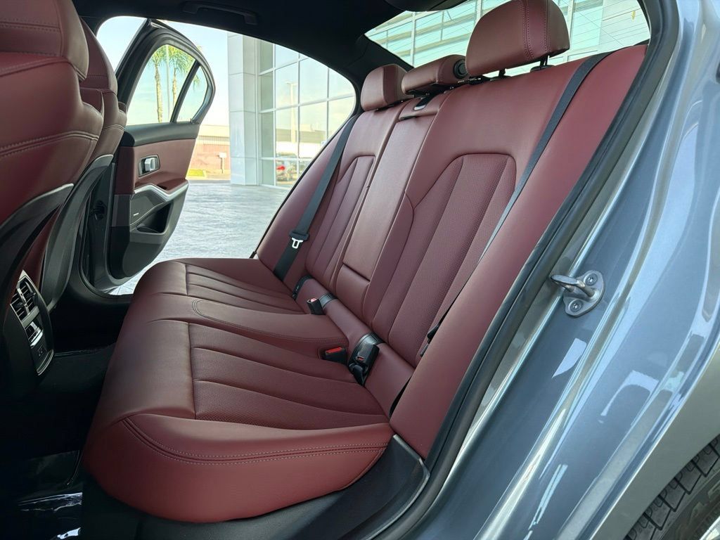 Used 2025 BMW 330i Sedan w/ Premium Package RWD image 12