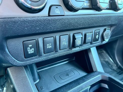 Used 2021 Toyota Tacoma TRD Sport w/ TRD Premium Sport Package AWD/4WD image 29