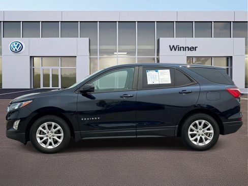 Used 2021 Chevrolet Equinox LS w/ LS Convenience Package FWD image 2