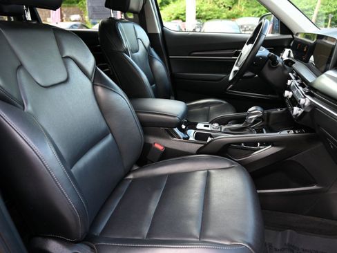 Used 2025 Kia Telluride S FWD image 24
