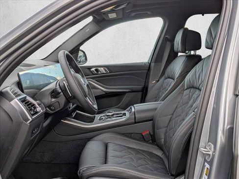 Used 2026 BMW X5 xDrive50e image 4