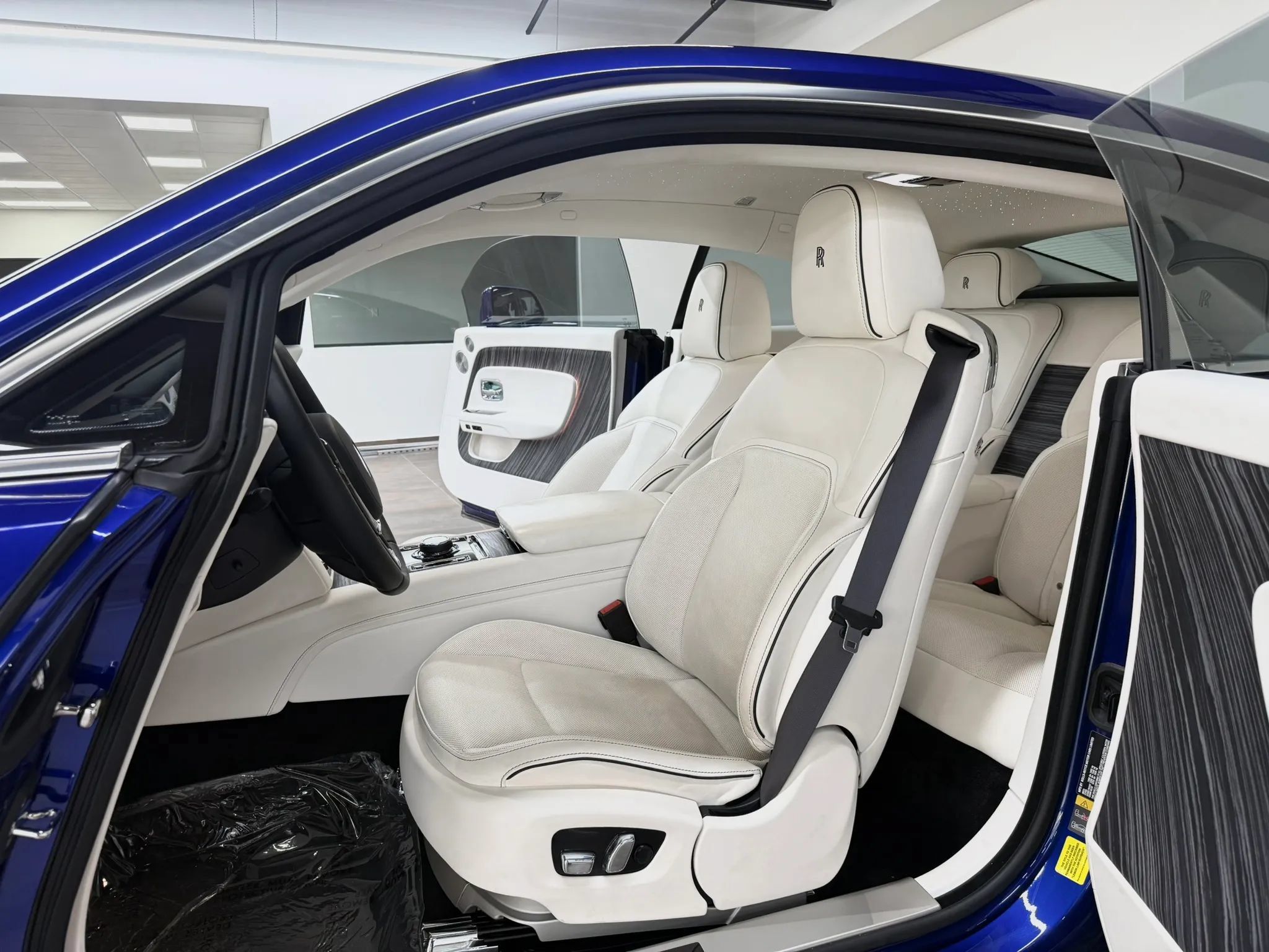 Used 2025 Rolls-Royce Spectre AWD/4WD image 21