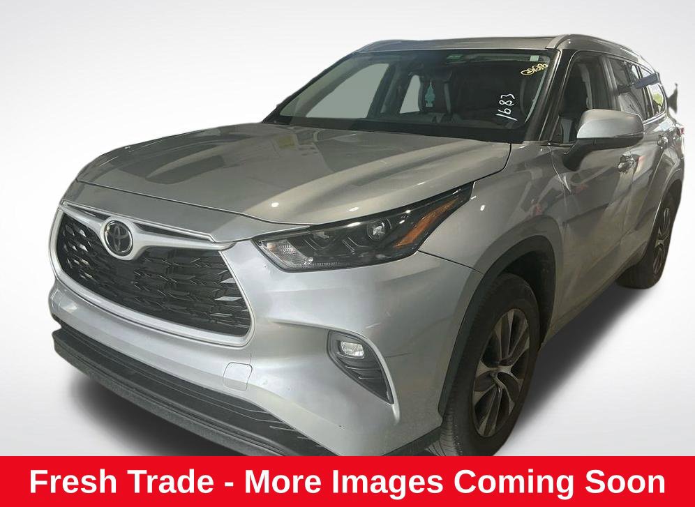 Used 2023 Toyota Highlander XLE FWD image 1