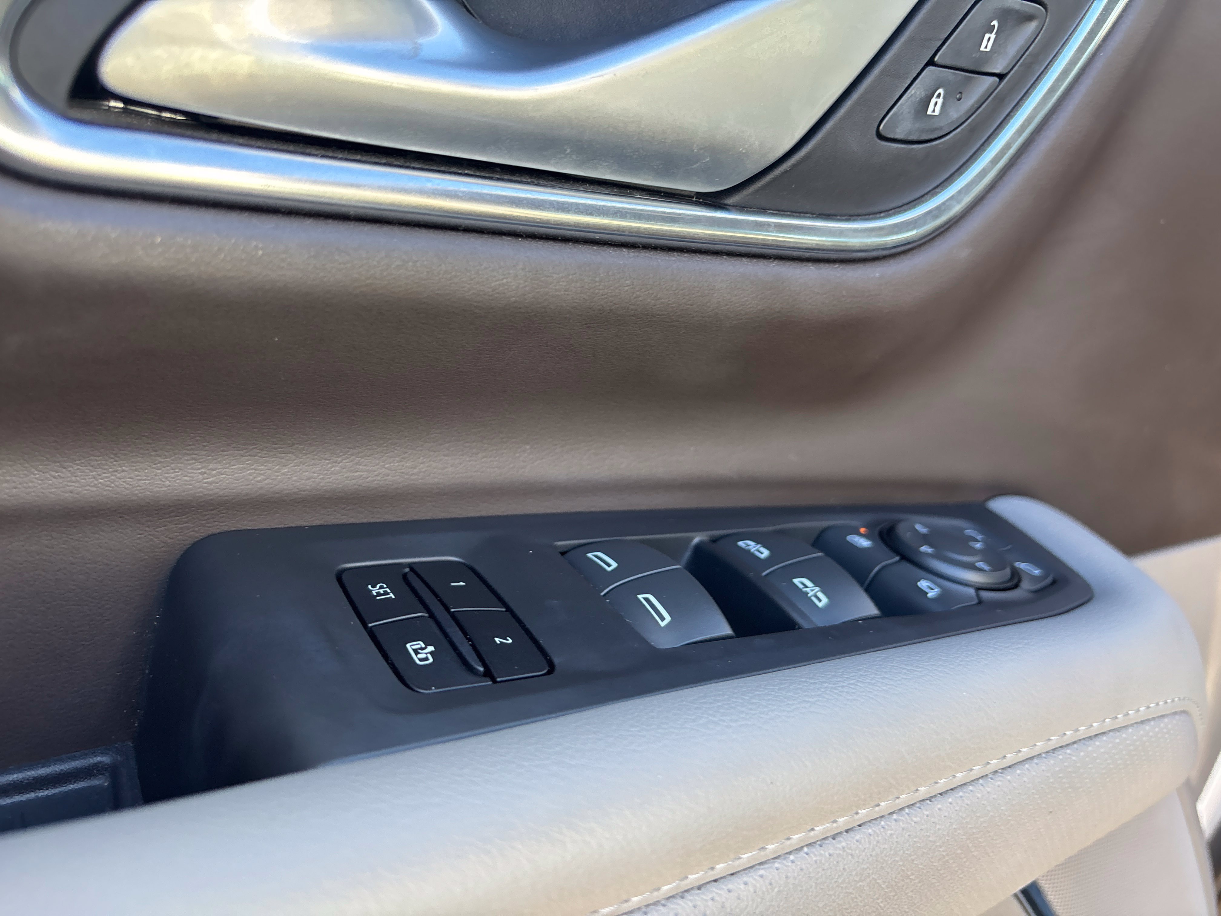 Used 2022 GMC Yukon SLT w/ SLT Luxury Package AWD/4WD image 23