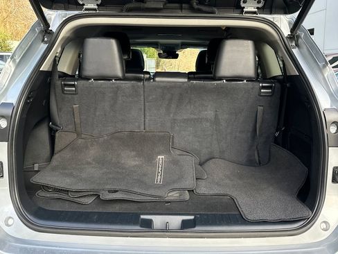 Used 2022 Toyota Highlander XLE image 6