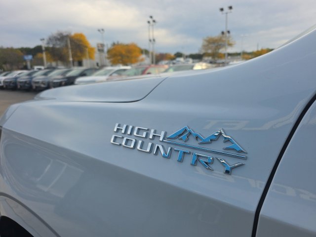 Used 2026 Chevrolet Suburban High Country AWD/4WD image 15