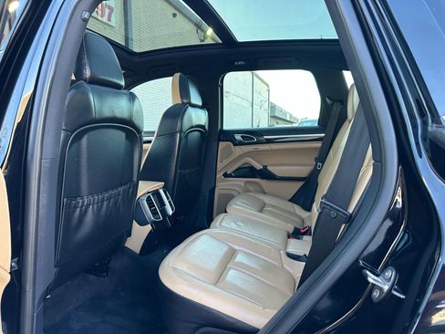 Used 2018 Porsche Cayenne Platinum Edition image 18