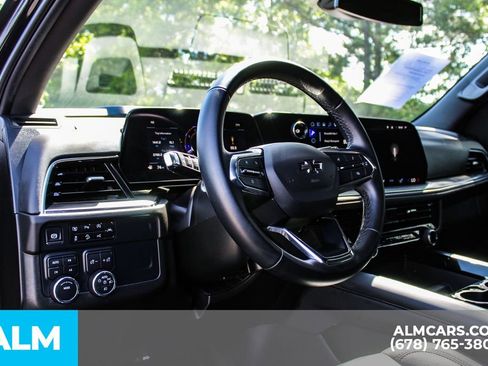 Used 2025 Chevrolet Suburban Z71 AWD/4WD image 24