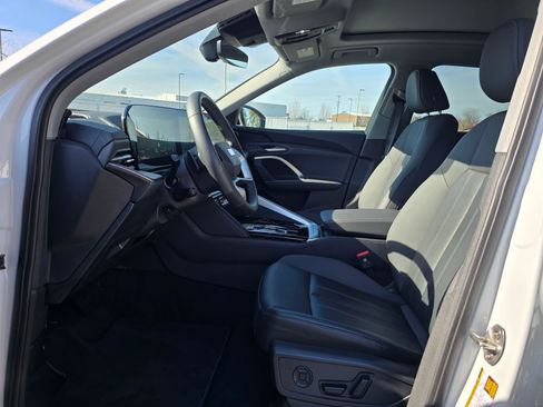 Certified 2025 Audi Q5 Premium w/ Convenience Package image 11