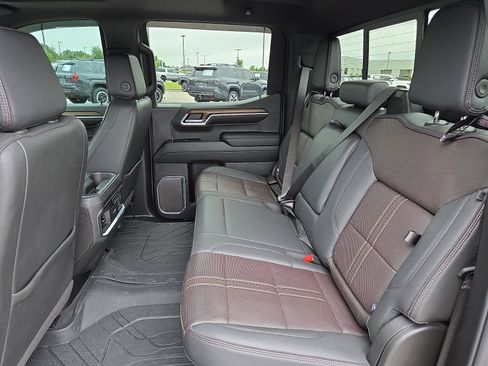 Used 2024 Chevrolet Silverado 1500 High Country w/ High Country Premium Package AWD/4WD image 10