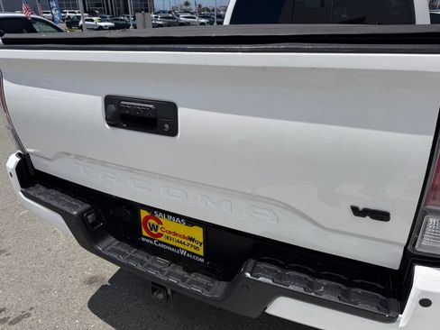 Used 2022 Toyota Tacoma TRD Sport w/ Technology Package AWD/4WD image 11