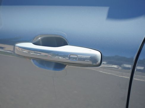 Used 2022 Volvo XC60 B5 Momentum image 13