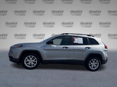 Used 2016 Jeep Cherokee Sport w/ Cold Weather Group FWD image 7