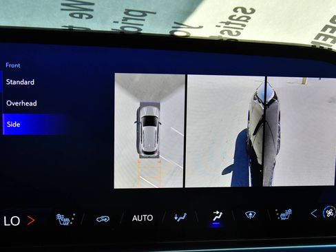 Used 2025 Chevrolet Equinox EV LT FWD image 25
