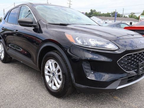 Used 2022 Ford Escape SE image 2