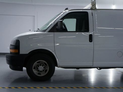 Used 2018 Chevrolet Express 3500 image 28