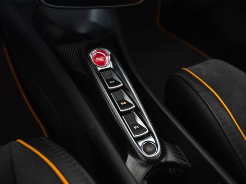 Used 2023 McLaren Artura RWD image 15