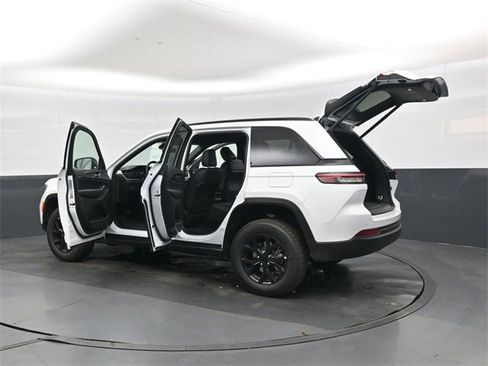 New 2025 Jeep Grand Cherokee Laredo image 47