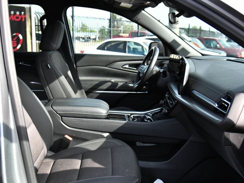 Used 2024 Chevrolet Traverse LT image 56