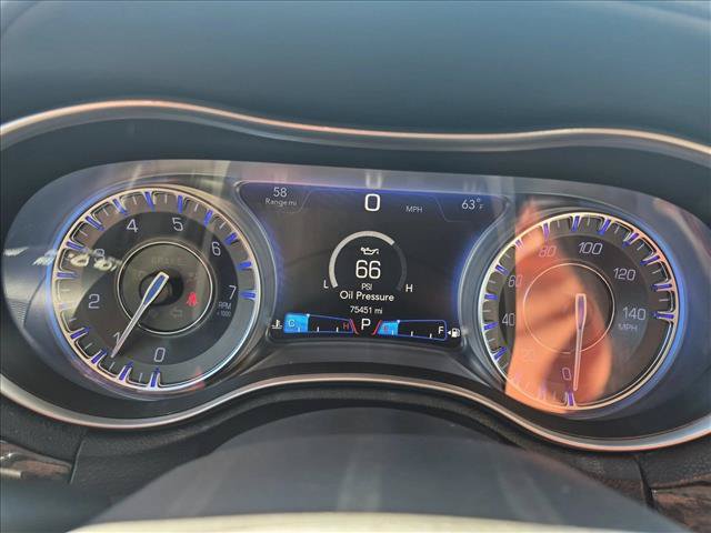 Used 2018 Chrysler 300 Limited RWD image 11