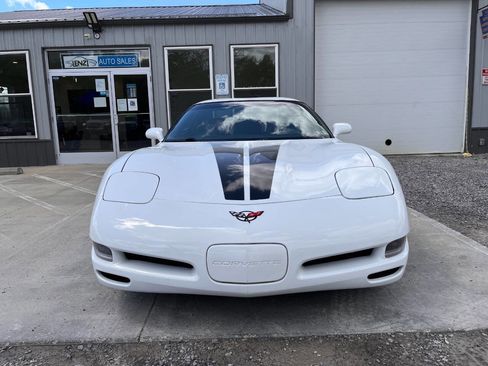 Used 1998 Chevrolet Corvette Coupe w/ Roof Pkg RWD image 2