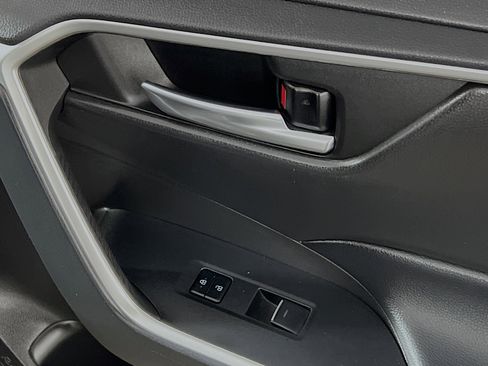 Used 2022 Toyota RAV4 XLE Premium image 32