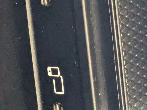 Used 2021 Mercedes-Benz GLC 300 w/ Premium Package image 35