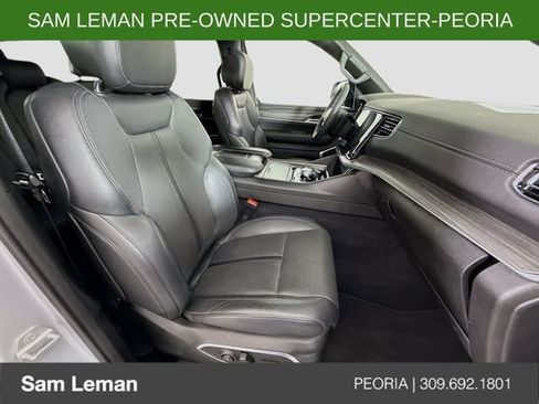 Used 2023 Jeep Wagoneer Series II AWD/4WD image 29