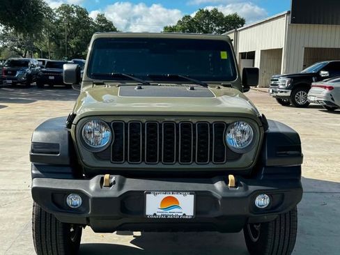 Used 2025 Jeep Wrangler Sport AWD/4WD image 3