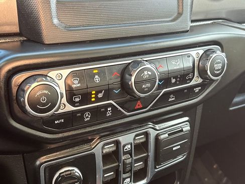 Used 2021 Jeep Wrangler Unlimited Sport image 25