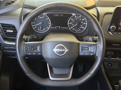 Used 2025 Nissan Rogue SV image 4