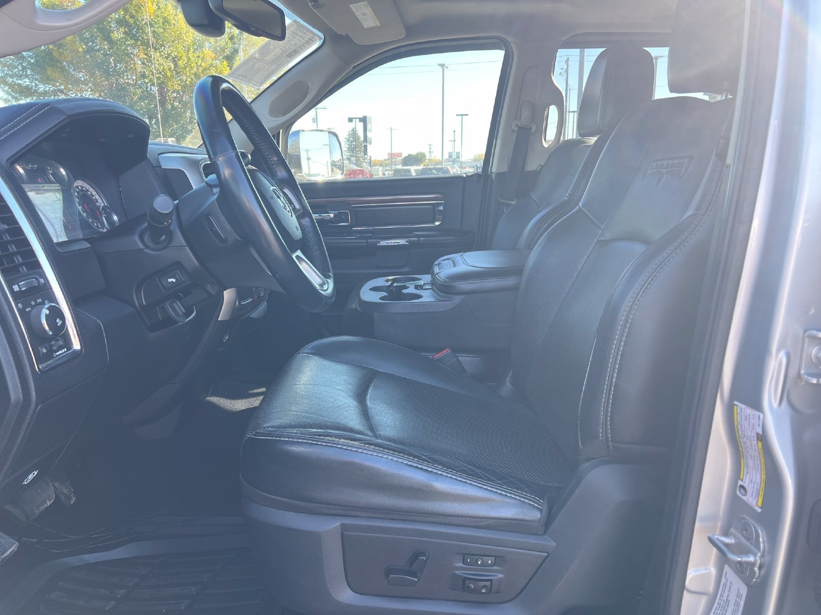 Used 2014 RAM 3500 Laramie AWD/4WD image 10