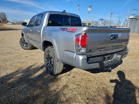 Used 2023 Toyota Tacoma TRD Sport w/ Technology Package image 6