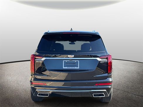 Used 2025 Cadillac XT6 Luxury image 4