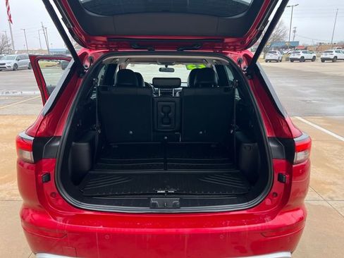 Used 2023 Mitsubishi Outlander SE image 19